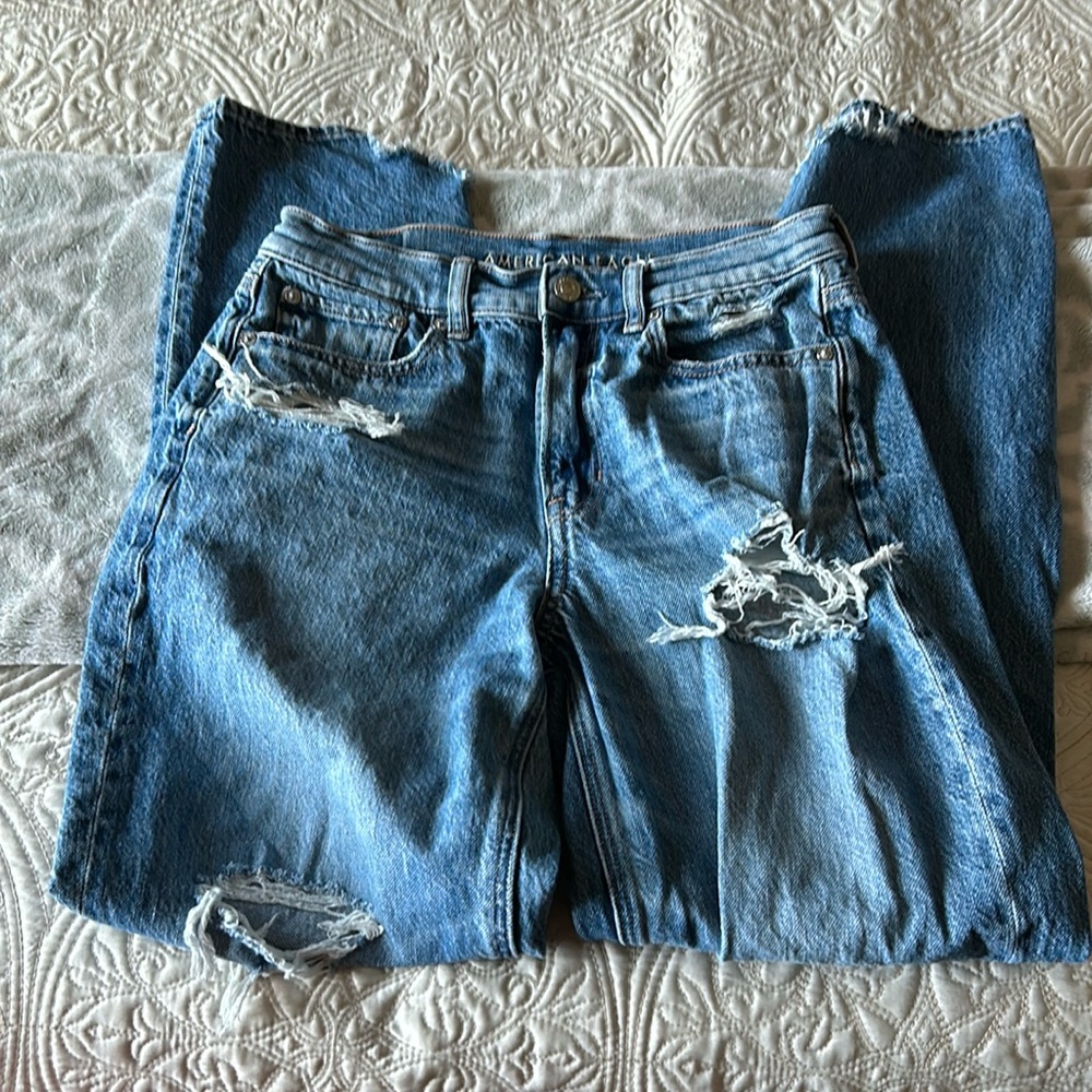 American Eagle size 2 long ripped jeans
